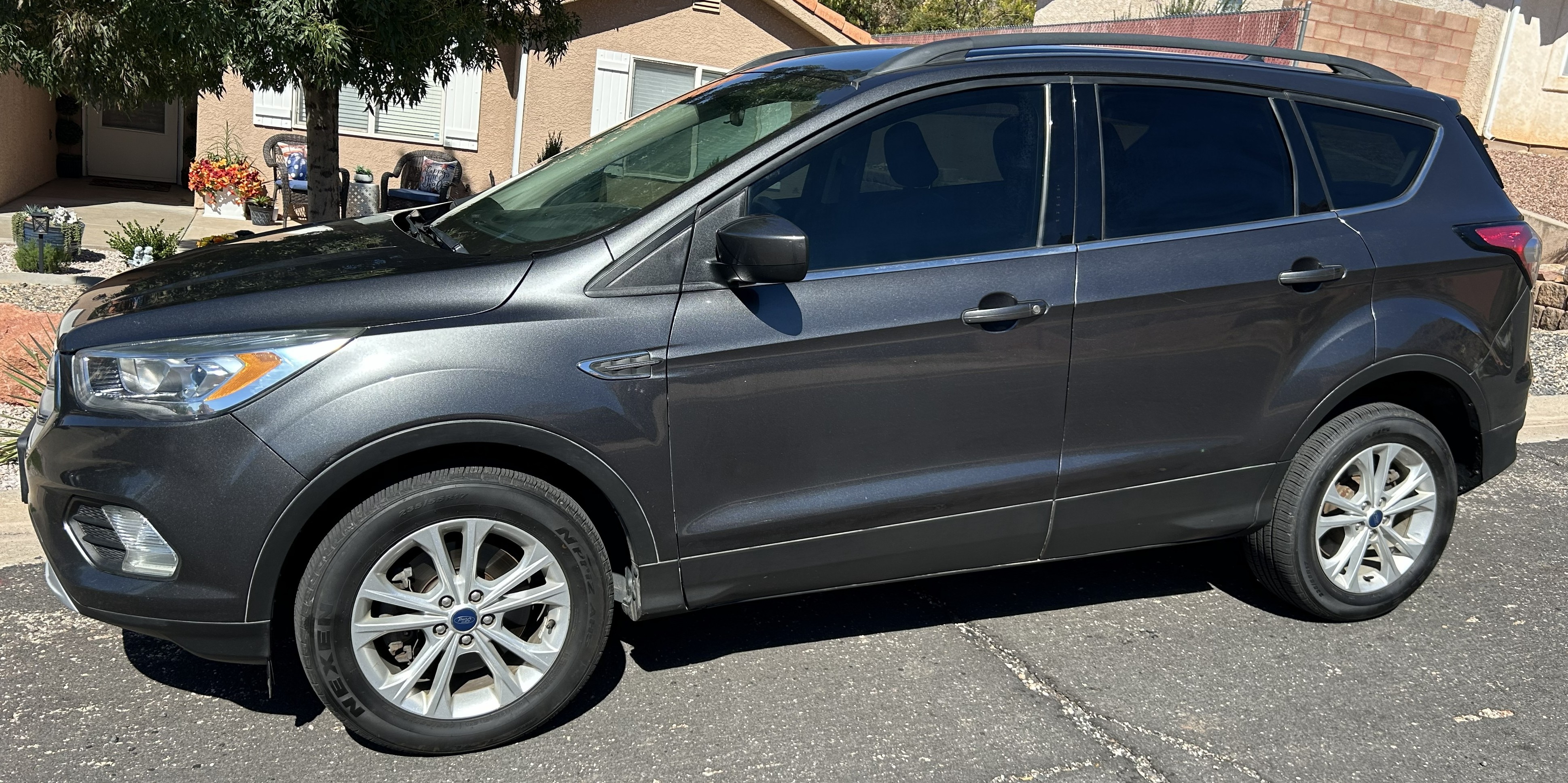 Used 2018 Ford Escape SEL AWD/4WD image 2