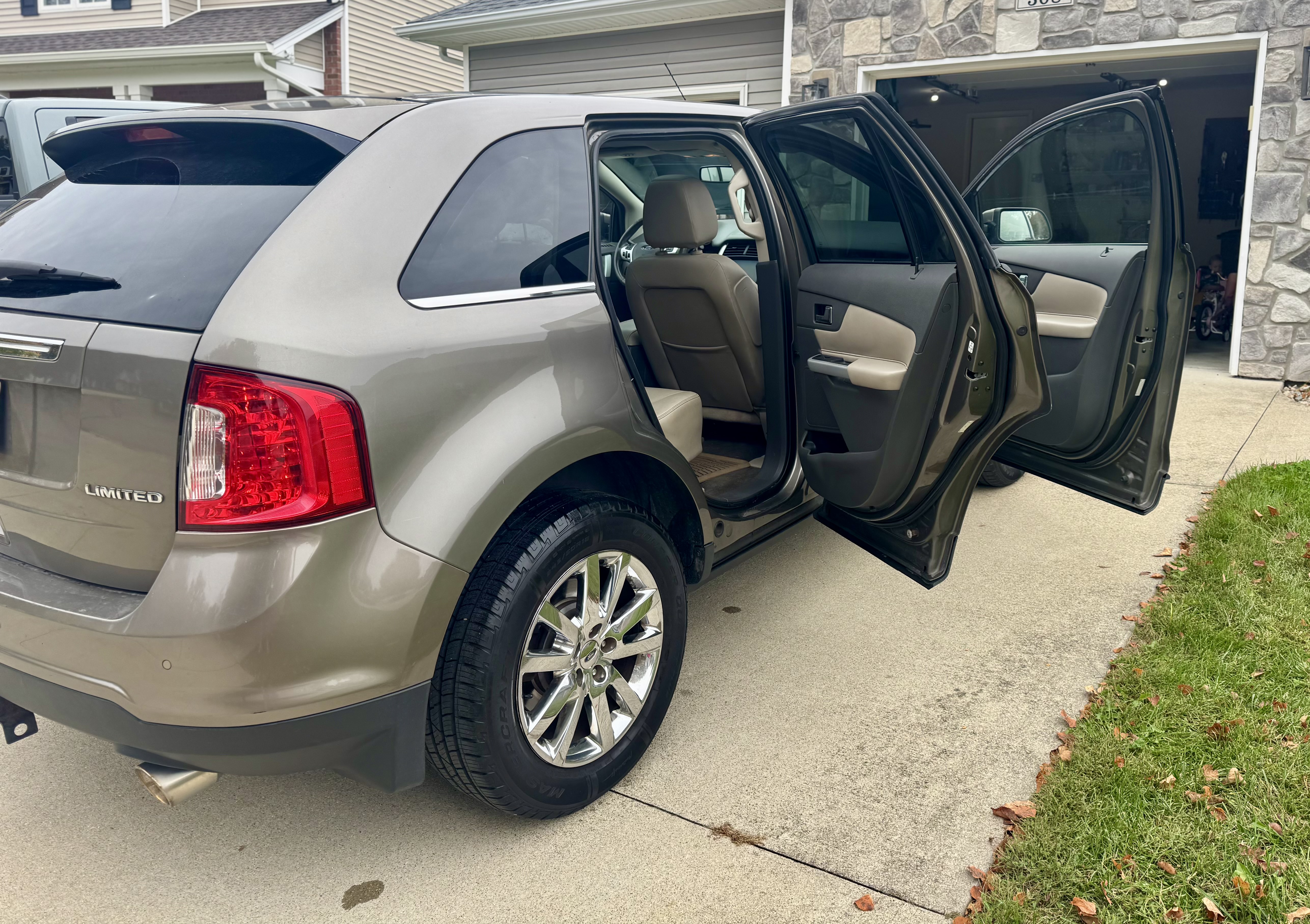 Used 2013 Ford Edge Limited FWD image 9