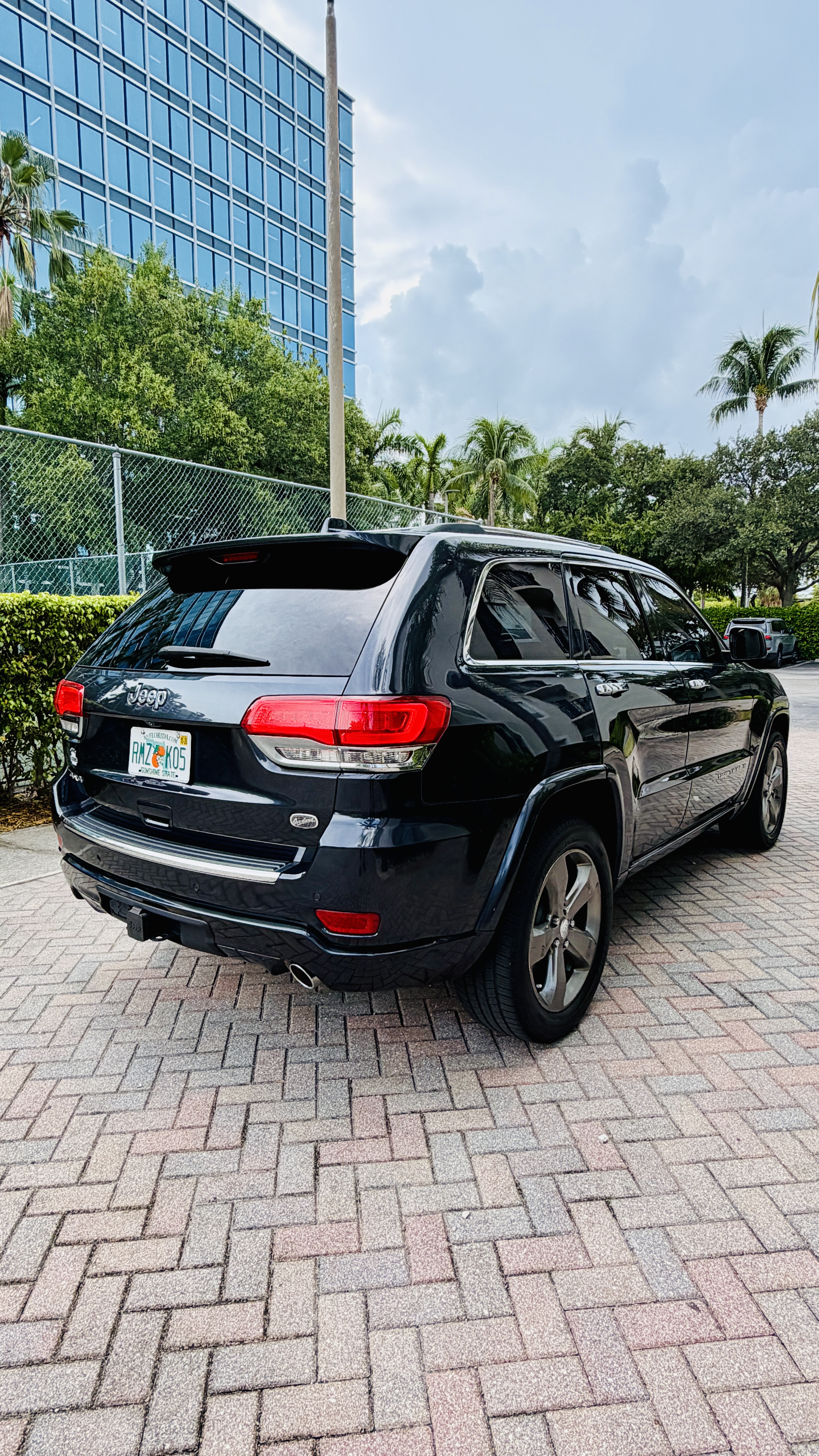 Used 2014 Jeep Grand Cherokee Overland AWD/4WD image 5