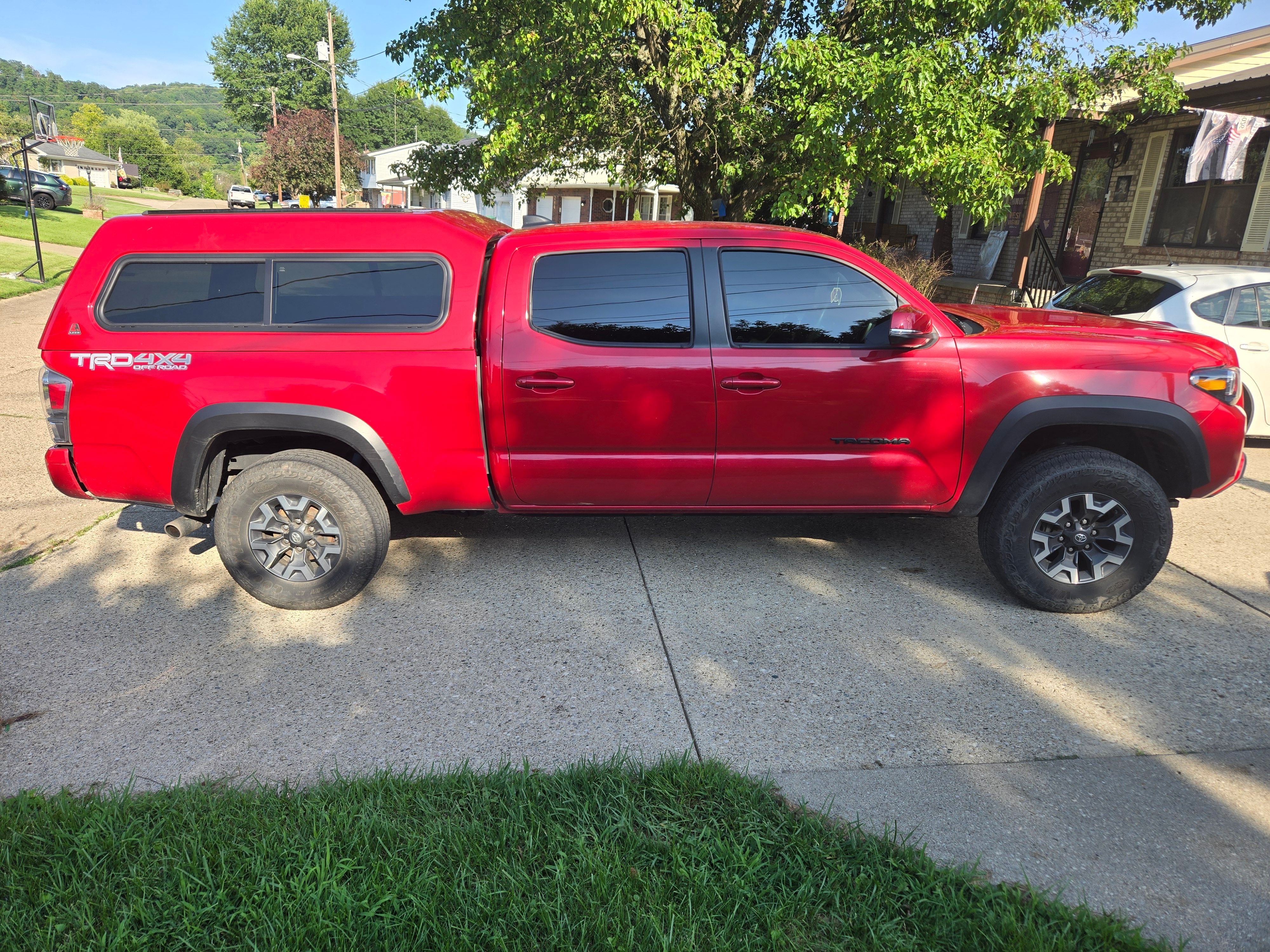 Used 2023 Toyota Tacoma TRD Off-Road w/ Technology Package AWD/4WD image 4