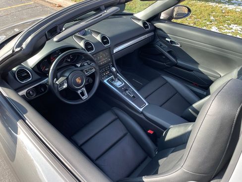 Used 2017 Porsche 718 Boxster image 11