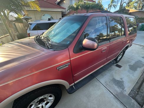 Used 1999 Ford Expedition 2WD image 1