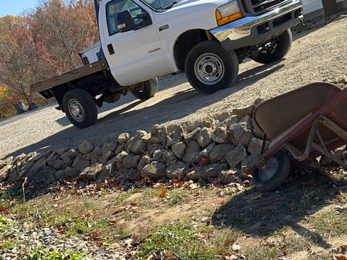 Used 2001 Ford F350 4x4 Regular Cab Super Duty image 2