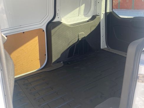Used 2019 Ford Transit Connect XLT image 9