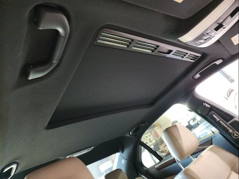 Used 2010 Mercedes-Benz E 350 4MATIC Sedan image 8