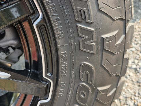 Used 2022 Chevrolet Colorado LT w/ Luxury Package image 15