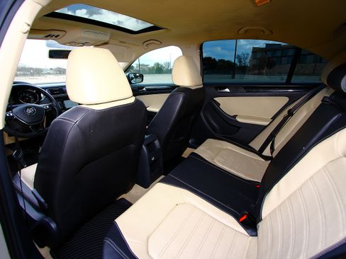 Used 2015 Volkswagen Jetta SEL image 12