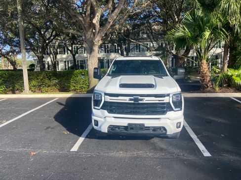 Used 2024 Chevrolet Silverado 2500 LTZ w/ LTZ Plus Package image 4