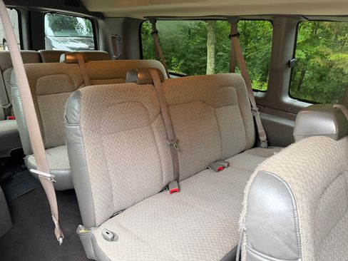 Used 2023 Chevrolet Express 3500 LS w/ Chrome Appearance Package RWD image 21