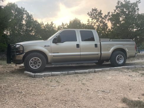 Used 2000 Ford F250 2WD Crew Cab Super Duty image 1
