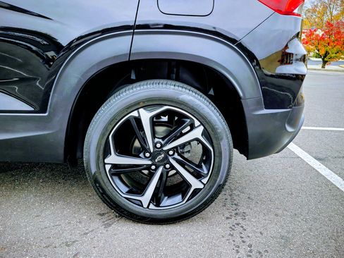 Used 2021 Chevrolet TrailBlazer RS w/ Technology Package image 10