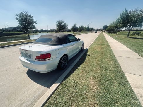 Used 2013 BMW 128i Convertible w/ Premium Pkg image 9