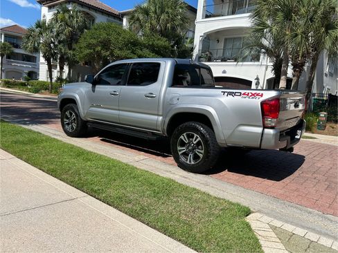Used 2016 Toyota Tacoma TRD Sport w/ Towing Package AWD/4WD image 4