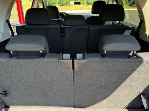 Used 2018 Volkswagen Tiguan S image 21