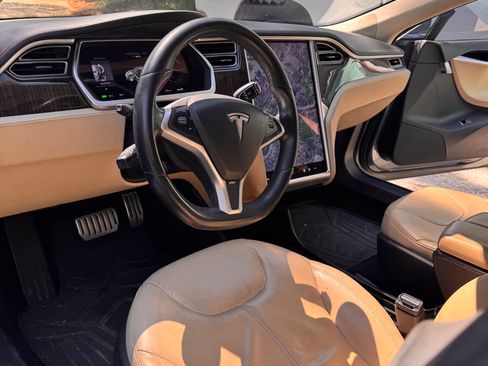 Used 2013 Tesla Model S Performance image 8