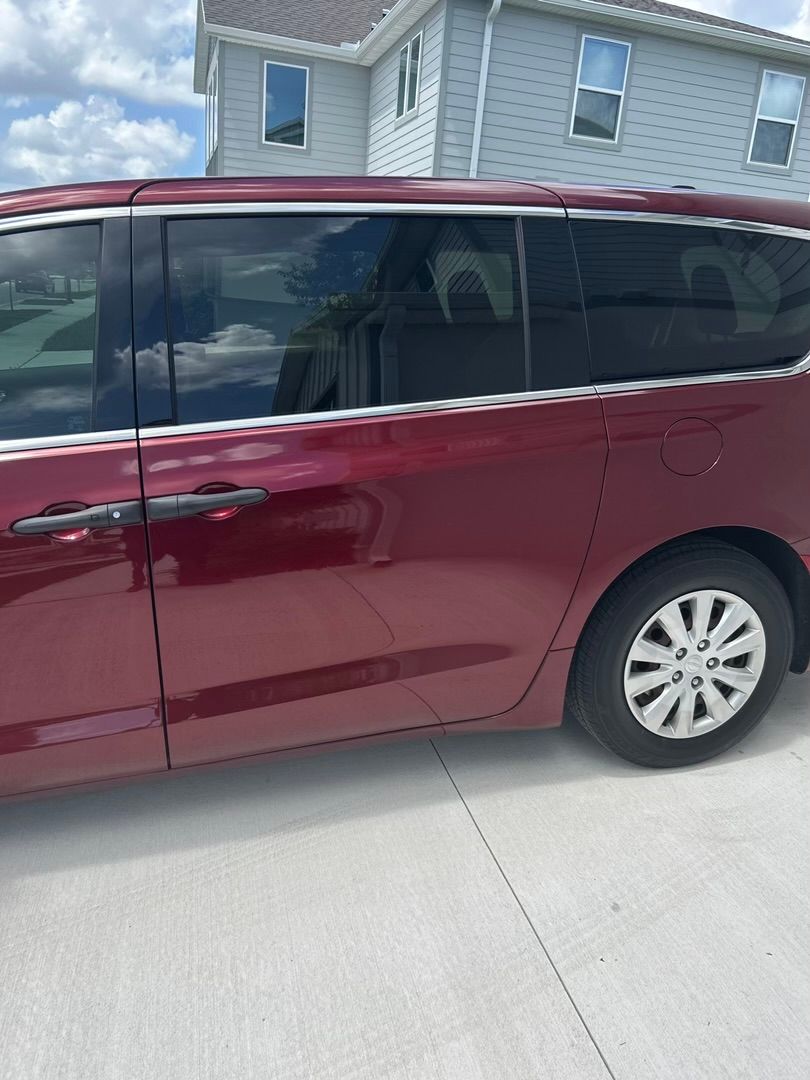 Used 2020 Chrysler Voyager L FWD image 11