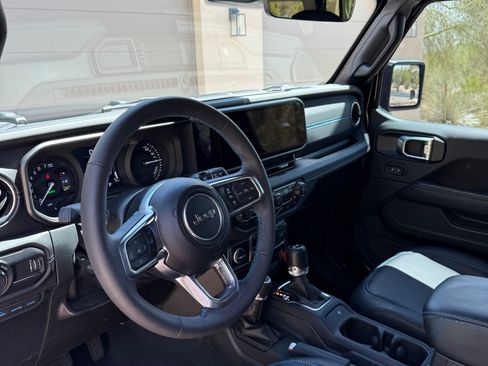 Used 2024 Jeep Wrangler High Altitude AWD/4WD image 6