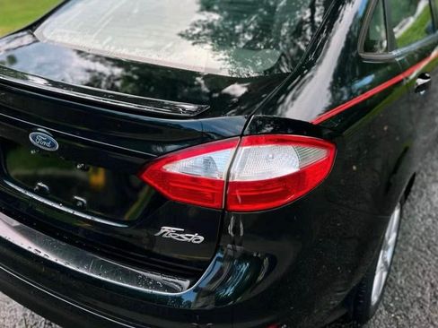 Used 2019 Ford Fiesta SE w/ Equipment Group 201A image 4