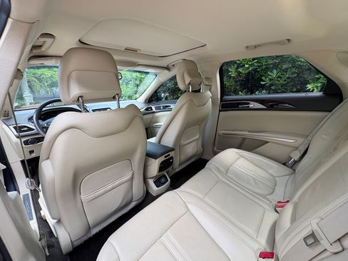 Used 2013 Lincoln MKZ Hybrid image 7