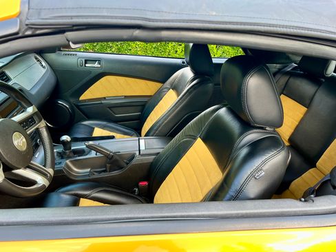 Used 2011 Ford Mustang Premium RWD image 16