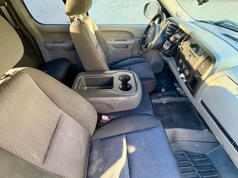 Used 2010 GMC Sierra 2500 W/T AWD/4WD image 8