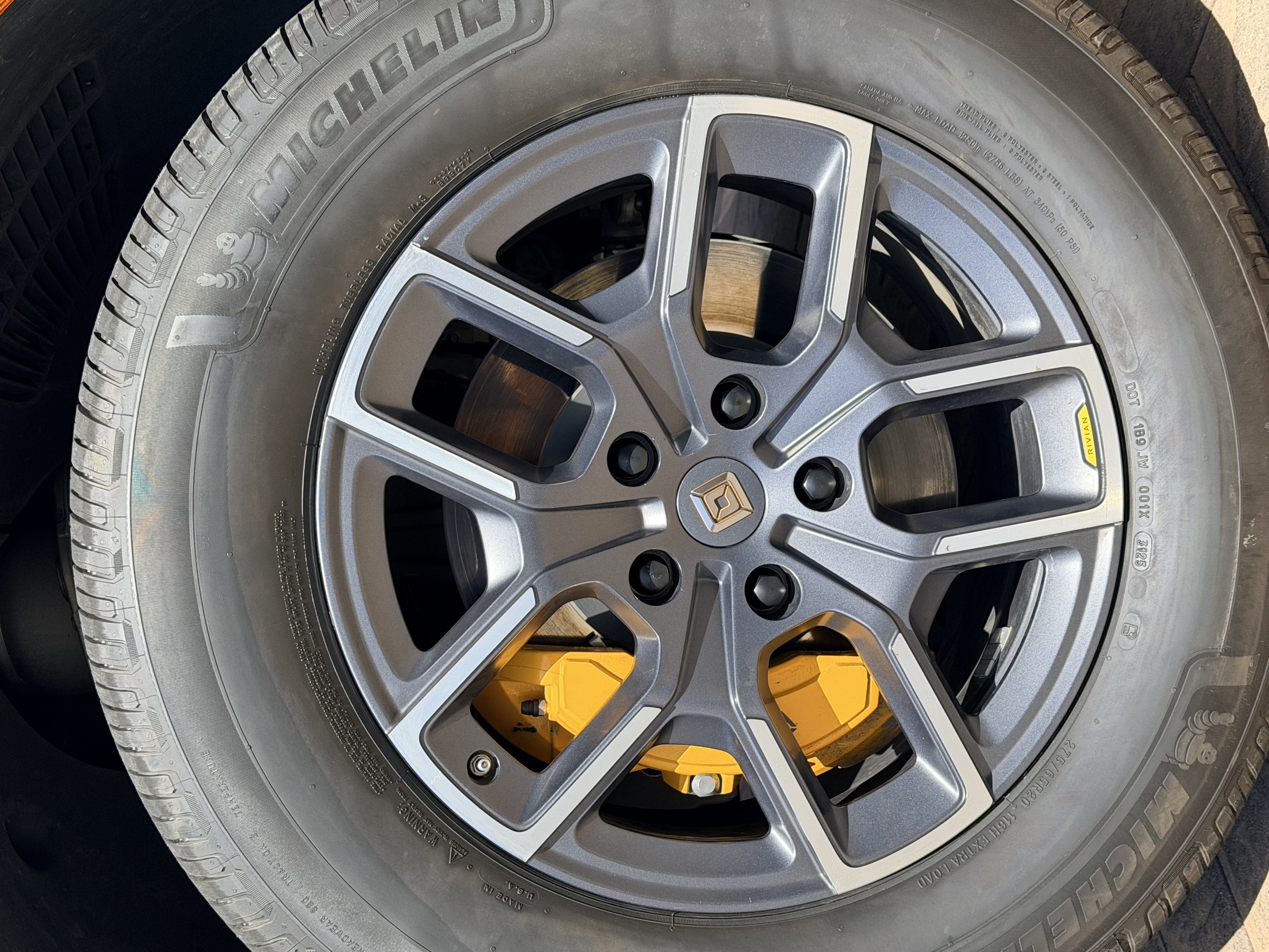 Used 2022 Rivian R1S Launch Edition Quad AWD/4WD image 11