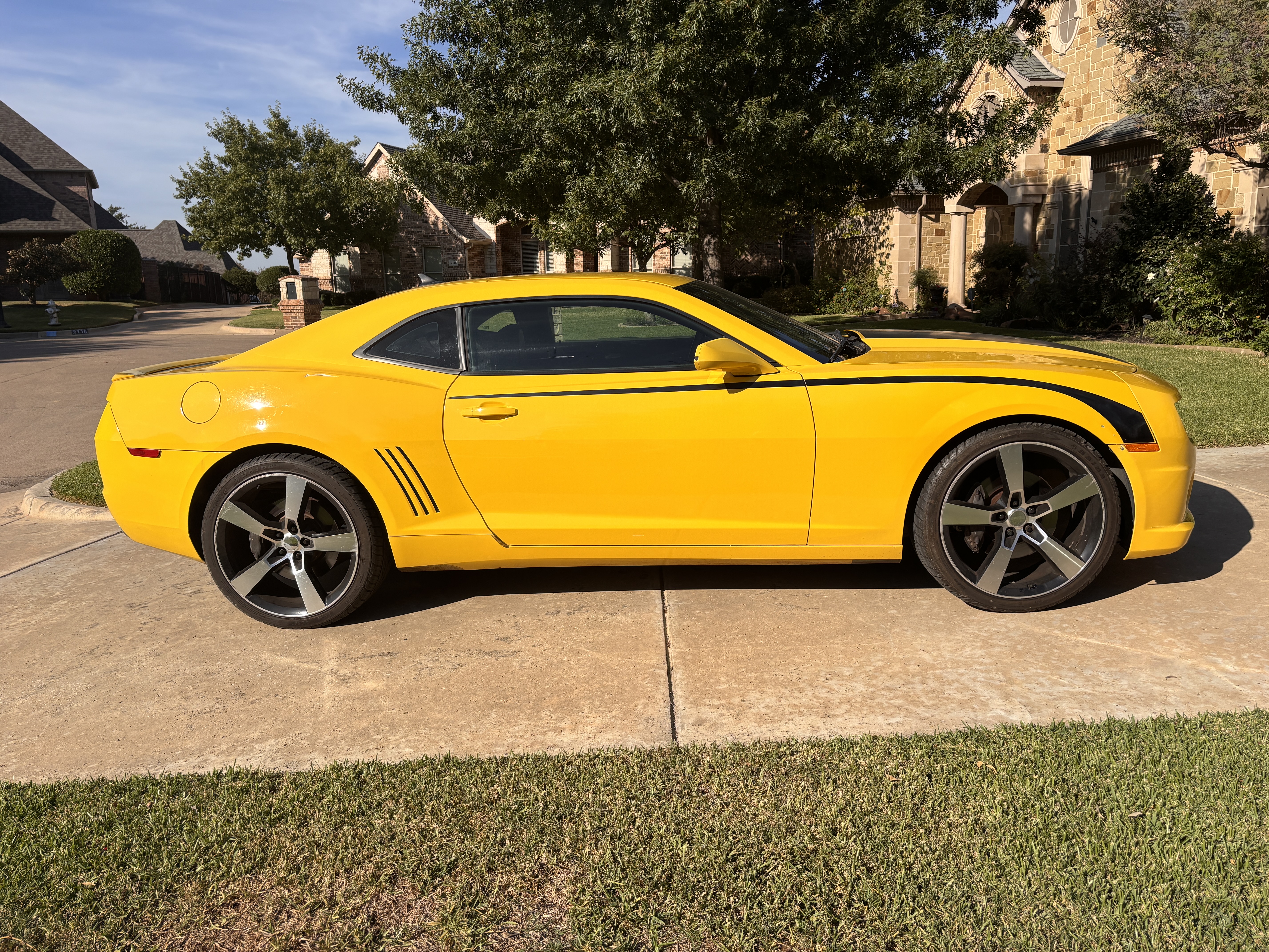 Used 2010 Chevrolet Camaro SS RWD image 2