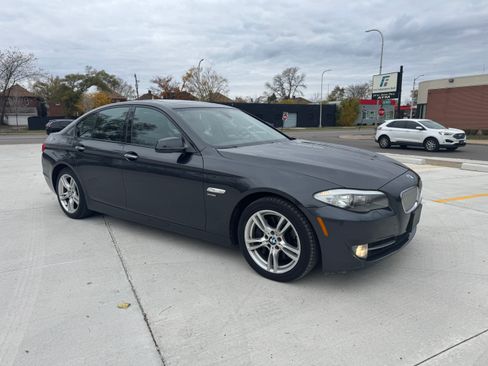 Used 2011 BMW 550i xDrive 550i xDrive Sedan 4D image 4