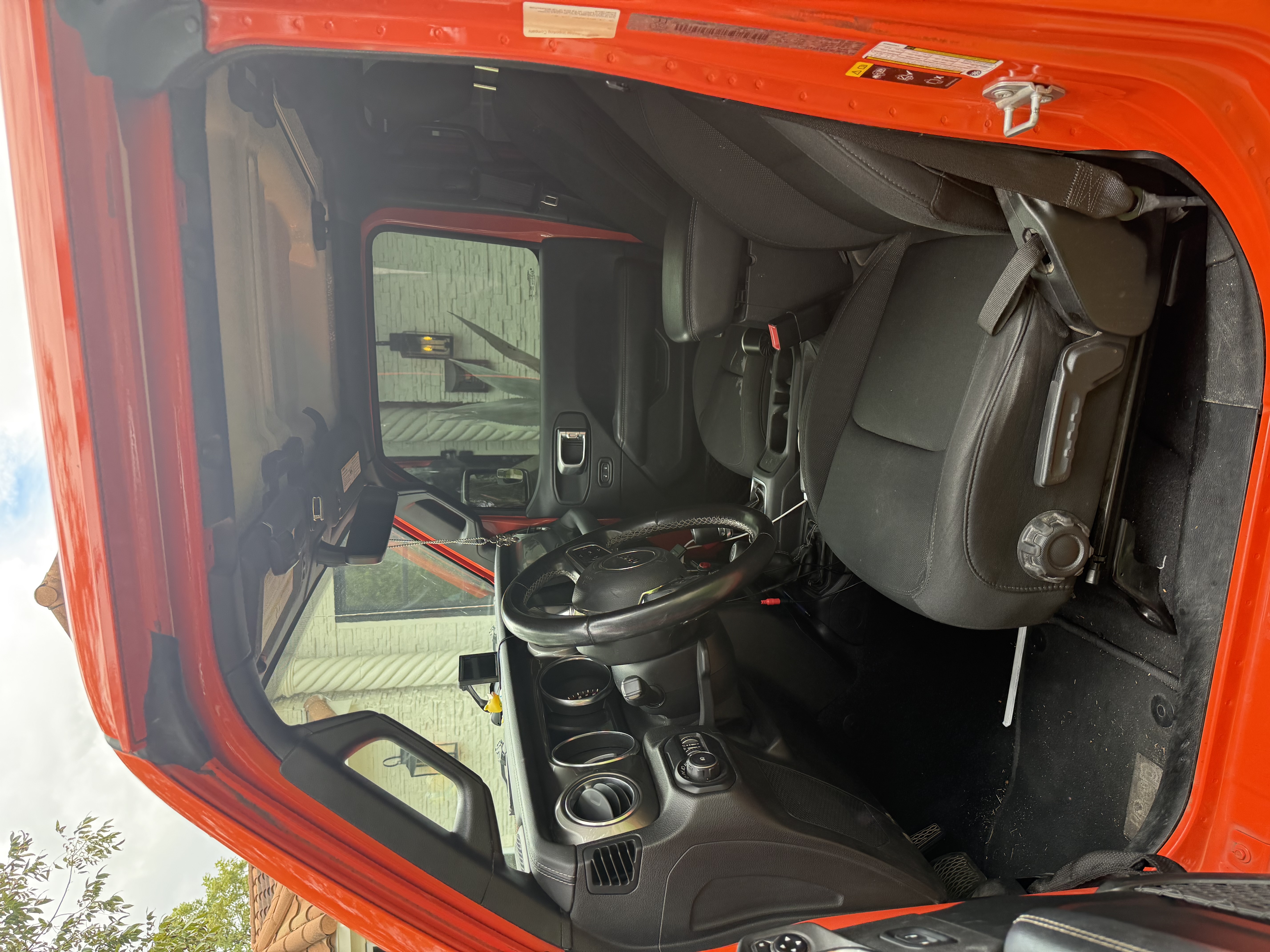 Used 2020 Jeep Wrangler Unlimited Sahara w/ Uconnect 4C Nav & Sound Group AWD/4WD image 14