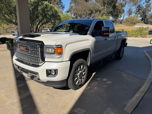 Used 2019 GMC Sierra 2500 Denali w/ Duramax Plus Package AWD/4WD image 1