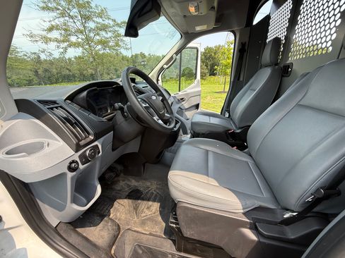 Used 2019 Ford Transit 150 130 Medium Roof RWD image 5