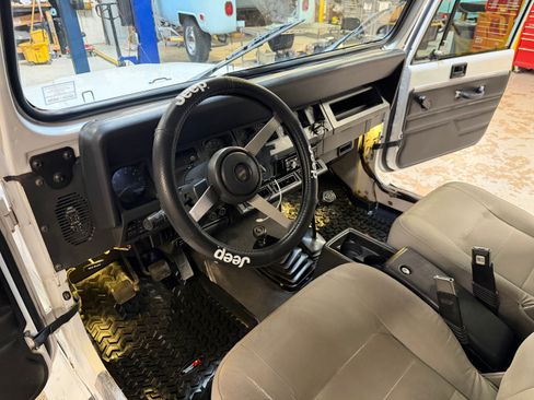 Used 1994 Jeep Wrangler SE AWD/4WD image 30