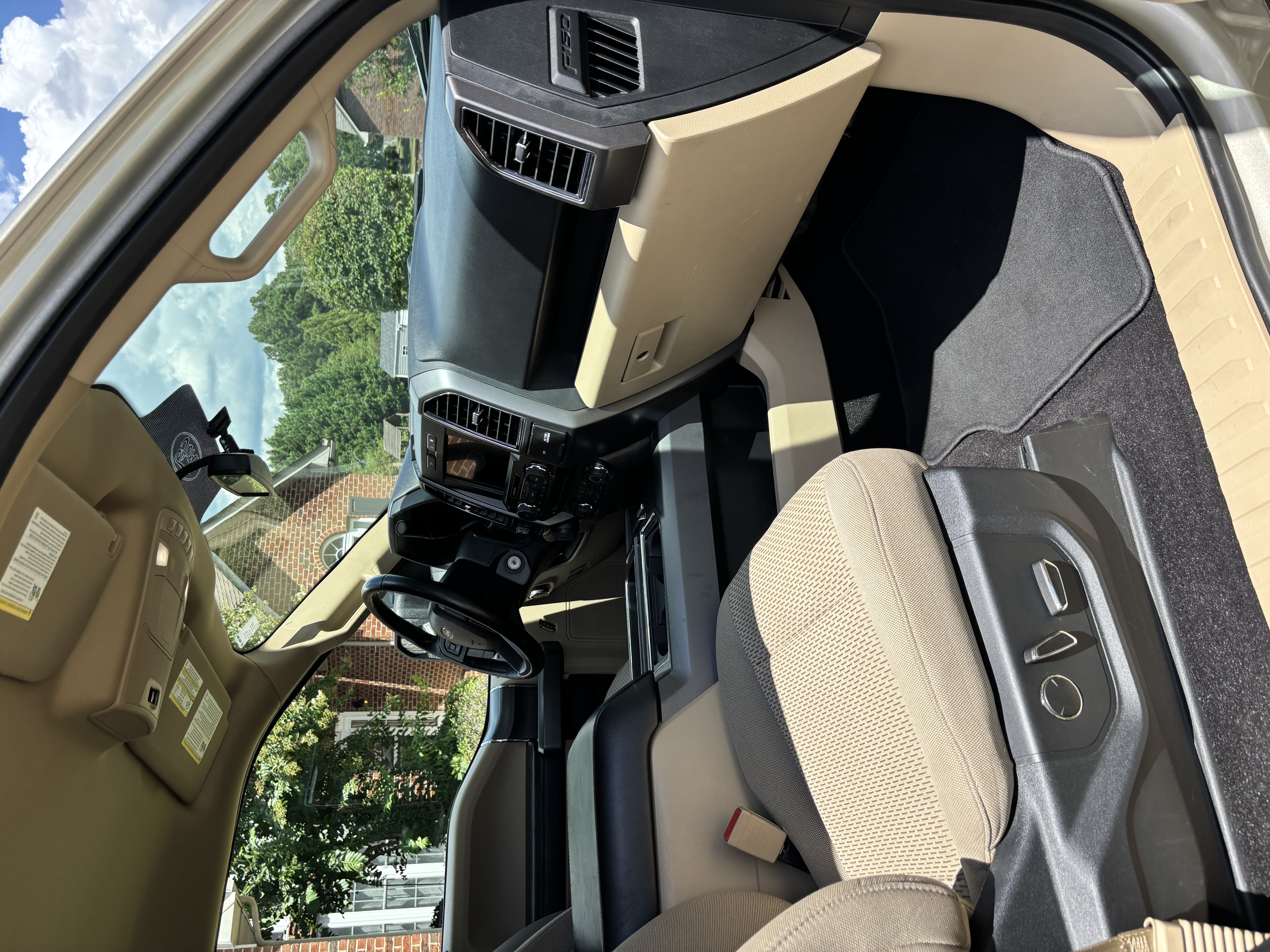 Used 2018 Ford F150 XLT w/ Equipment Group 302A Luxury AWD/4WD image 11