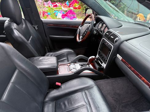 Used 2008 Porsche Cayenne Turbo image 12