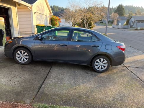 Used 2014 Toyota Corolla LE image 2