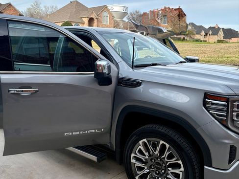 Used 2024 GMC Sierra 1500 Denali Ultimate image 2