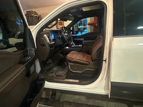 Used 2025 Ford F350 King Ranch w/ FX4 Off-Road Package image 5