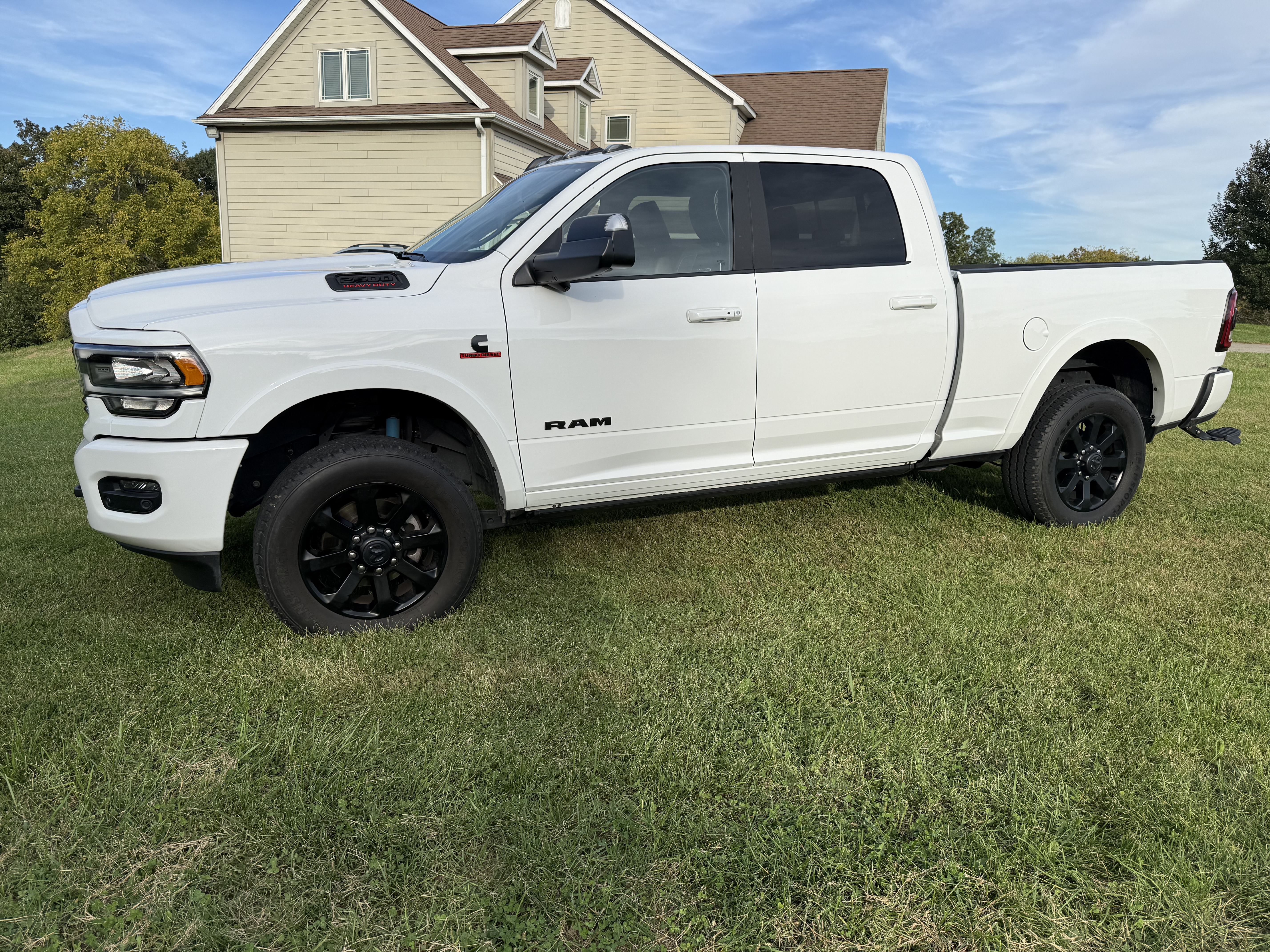 Used 2019 RAM 2500 Laramie w/ Night Edition AWD/4WD image 2