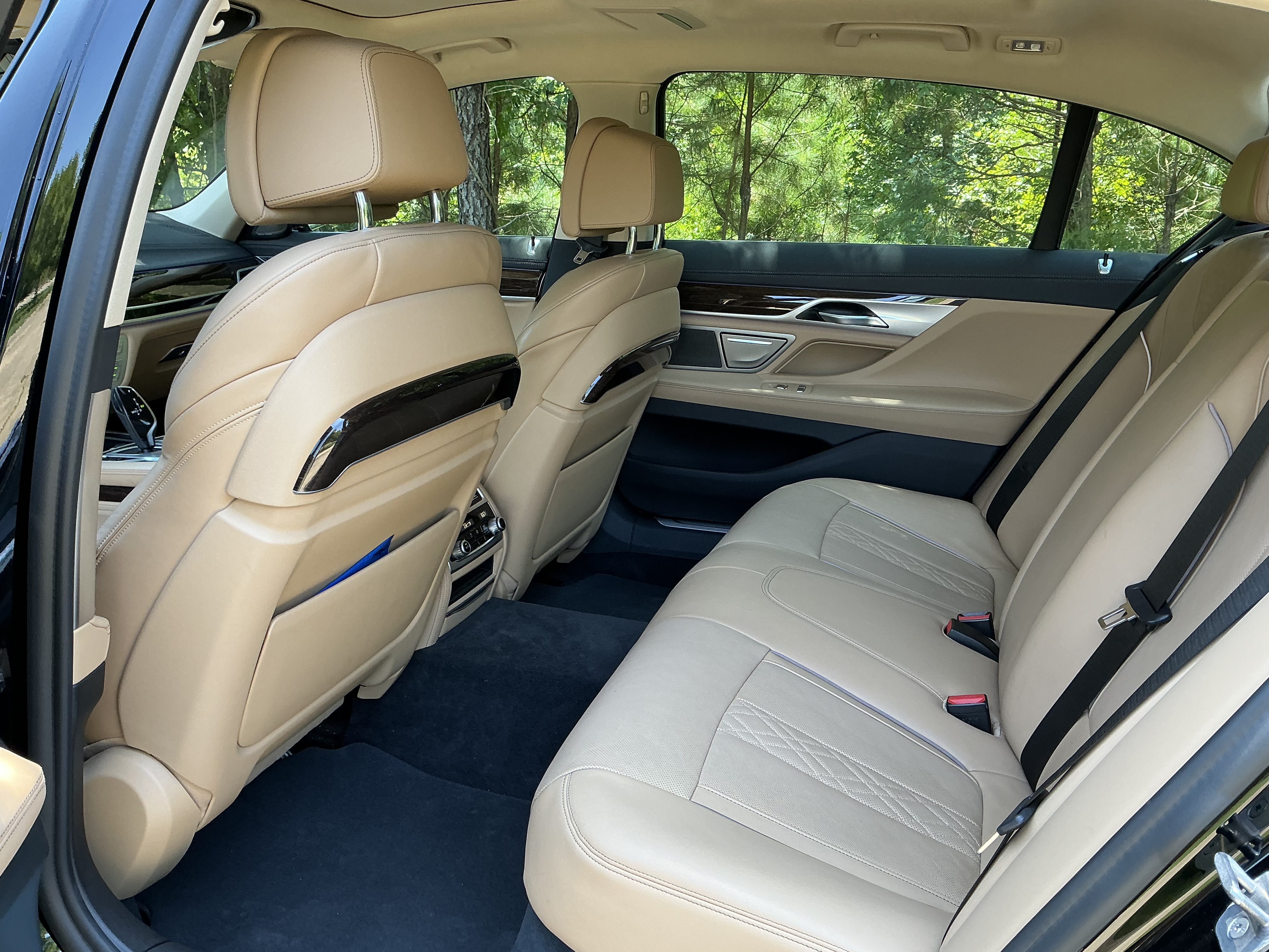 Used 2022 BMW 740i RWD image 12