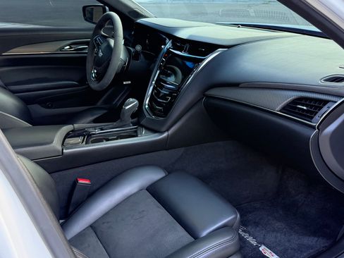 Used 2017 Cadillac CTS V w/ Luxury Package RWD image 16