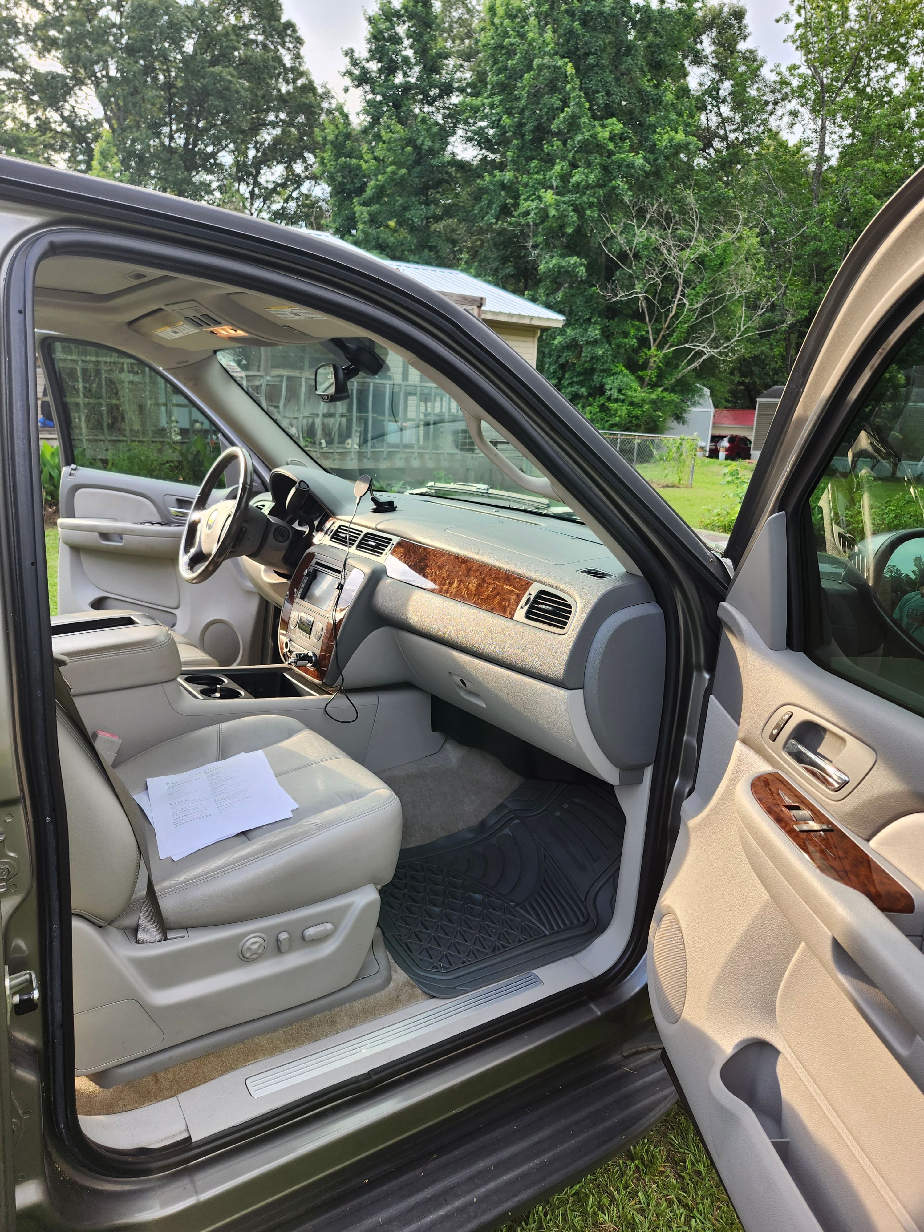 Used 2007 Chevrolet Tahoe LTZ w/ LTZ Preferred Equipment Group RWD image 8
