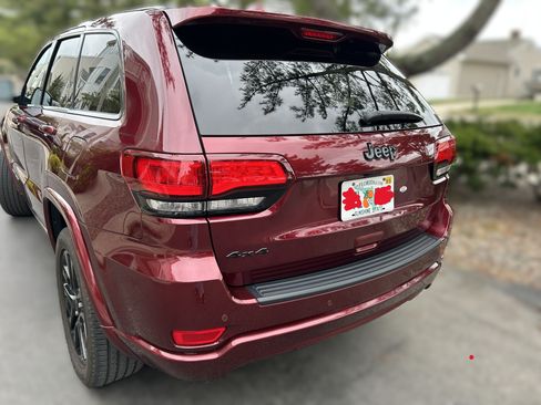Used 2019 Jeep Grand Cherokee Altitude AWD/4WD image 10