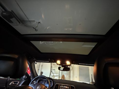 Used 2017 Jeep Grand Cherokee Limited w/ Luxury Group II image 19