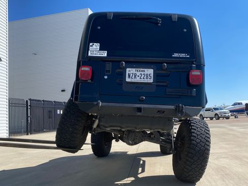 Used 2005 Jeep Wrangler Unlimited image 2