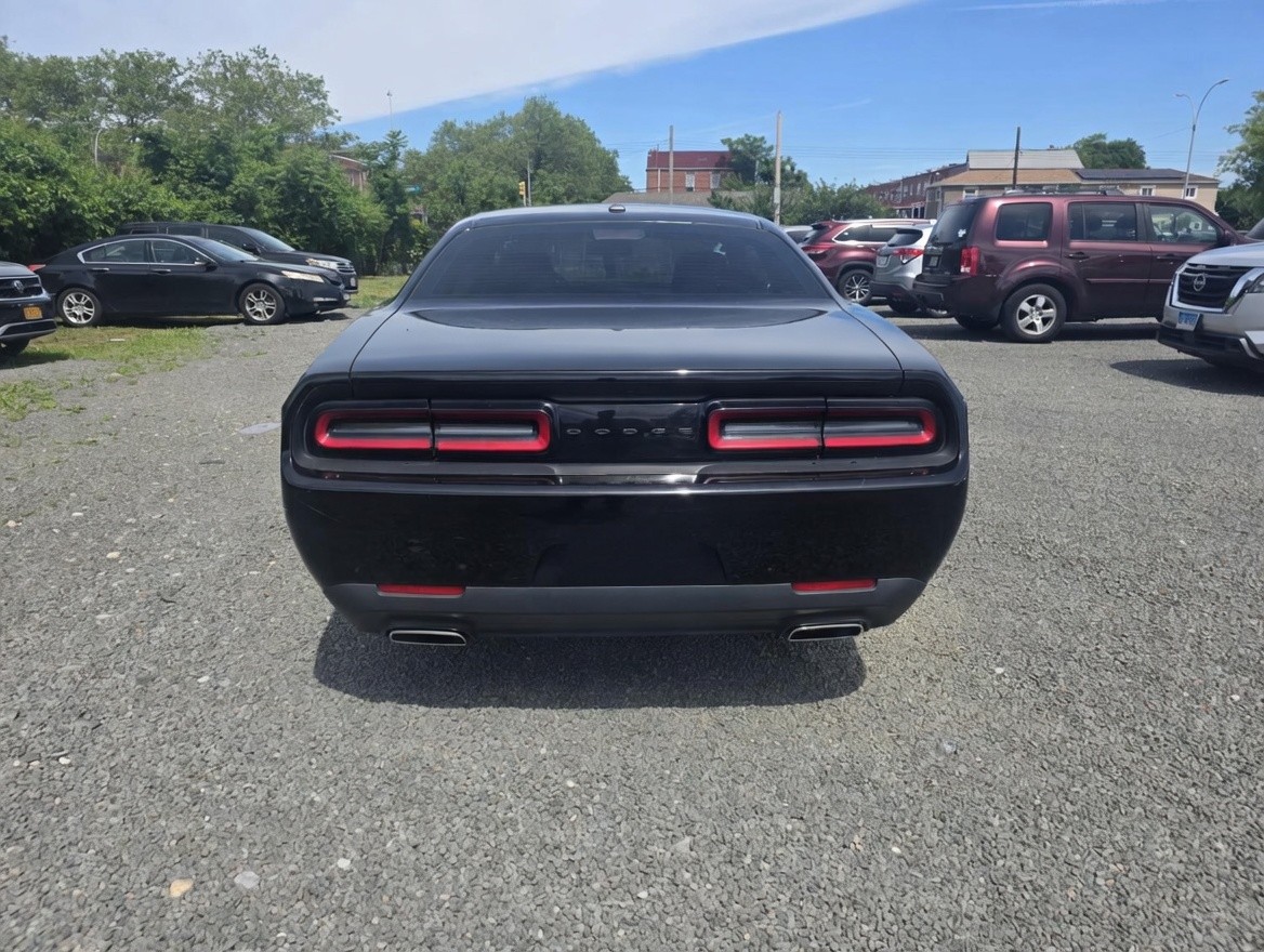 Used 2021 Dodge Challenger SXT RWD image 2