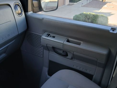 Used 2014 Ford E-250 and Econoline 250 image 8