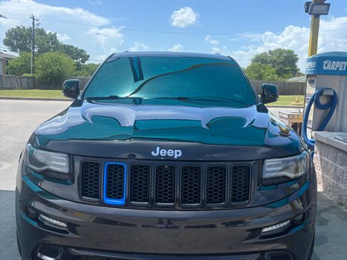 Used 2015 Jeep Grand Cherokee SRT w/ Luxury Group II AWD/4WD image 2