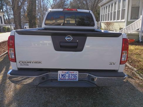 Used 2016 Nissan Frontier SV image 10