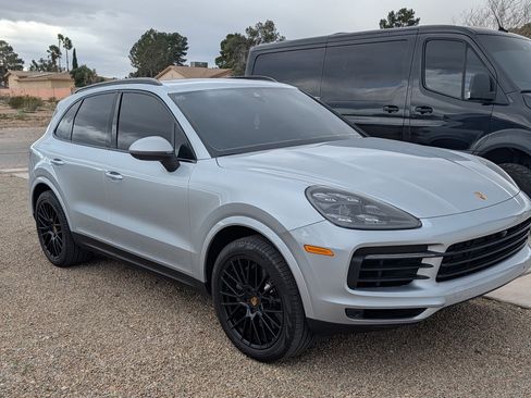 Used 2019 Porsche Cayenne S image 2