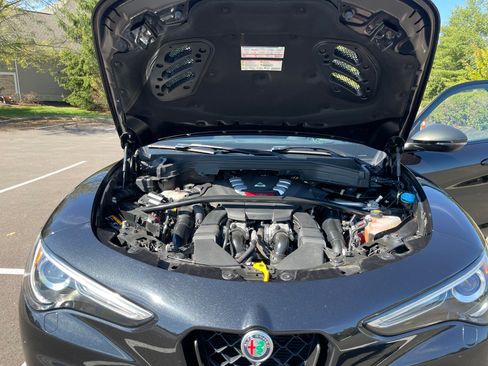 Used 2020 Alfa Romeo Stelvio Quadrifoglio image 17